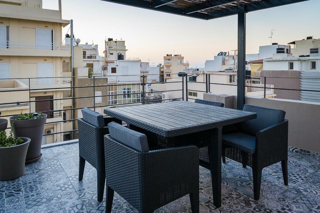 Yasemi Superb Two Floor Apartment Ираклио Екстериор снимка